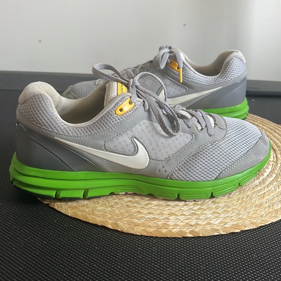 Nike Livestrong Sneakers Size 9.5 - Picture 2 of 9